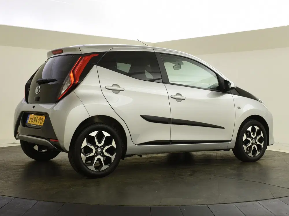 Toyota Aygo 1.0 VVT-i x-joy Automaat uit 2020, foto 2