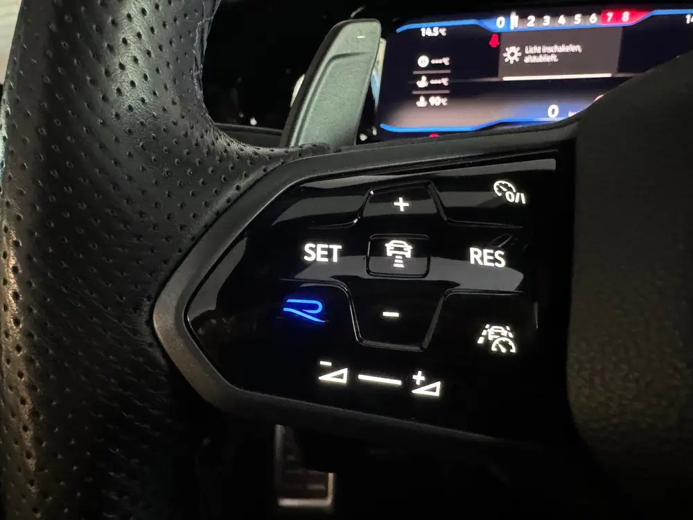 Volkswagen Golf 2.0 TSI R 4Motion Pano uit 2021, foto 11