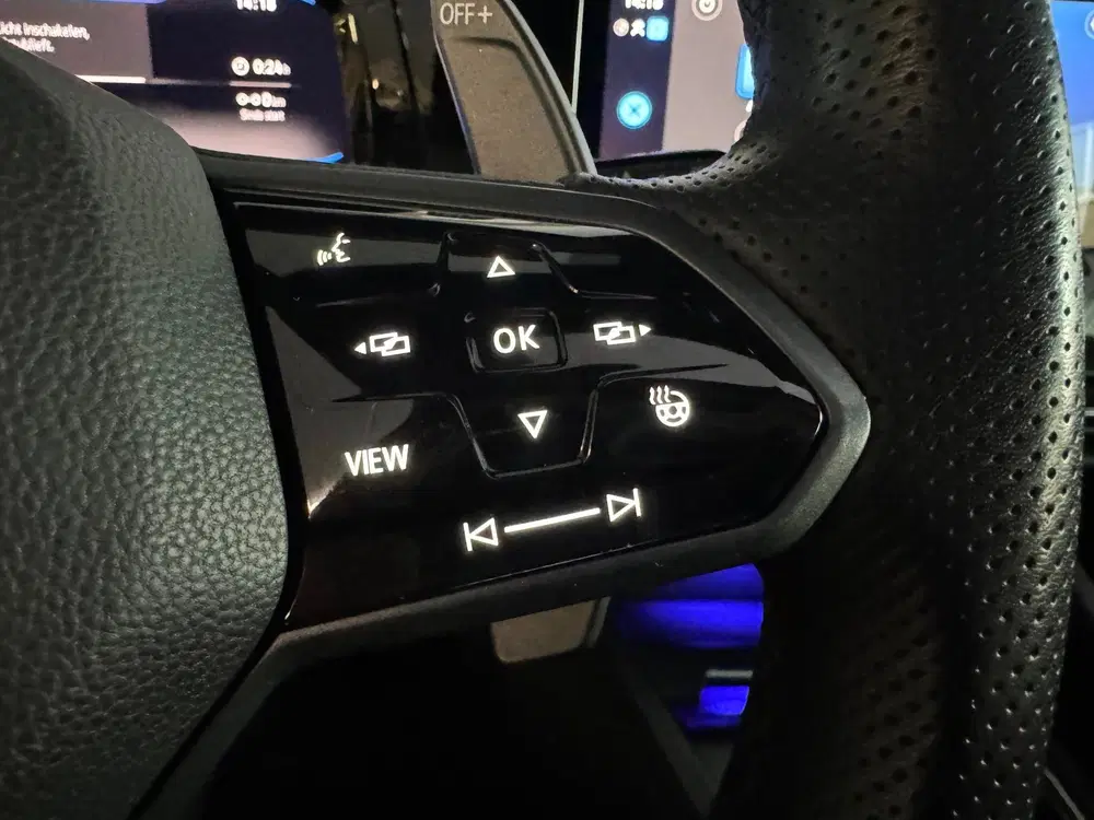 Volkswagen Golf 2.0 TSI R 4Motion Pano uit 2021, foto 12