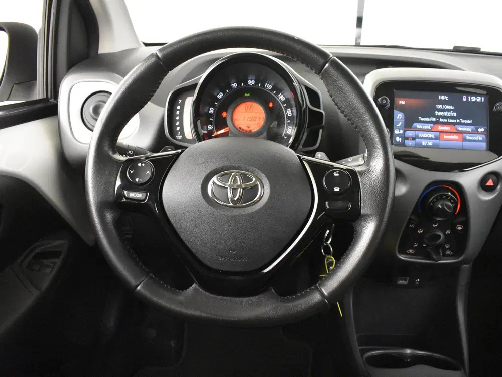 Toyota Aygo 1.0 VVT-i x-play uit 2020, foto 14