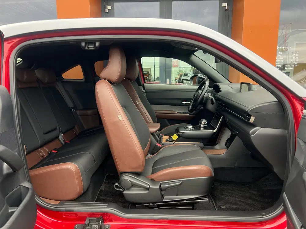 Mazda MX-30 E-SkyActiv 36 kWh uit 2021, foto 10