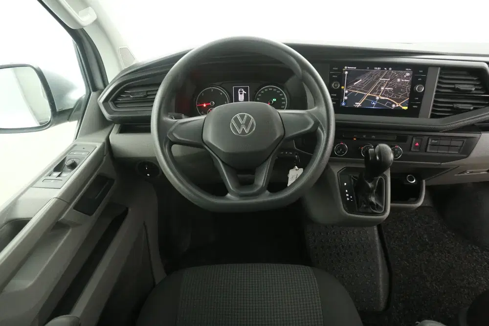 Volkswagen Transporter 2.0 TDI L2H1 150PK uit 2021, foto 2