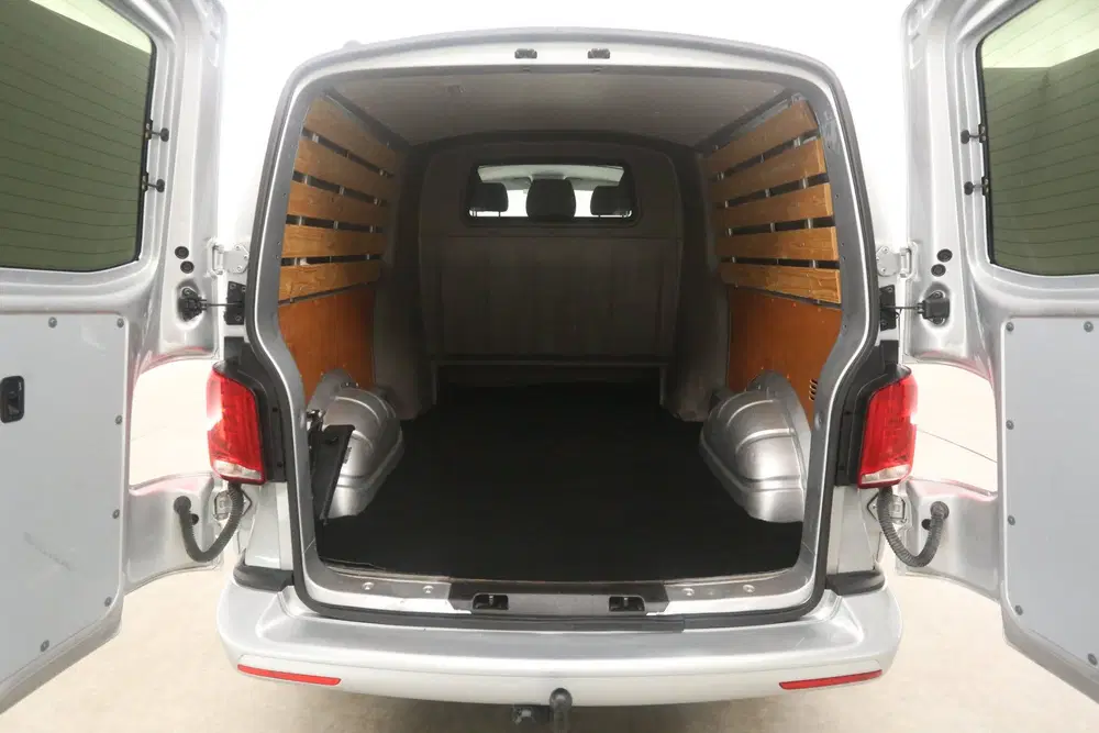 Volkswagen Transporter 2.0 TDI L2H1 150PK uit 2021, foto 3