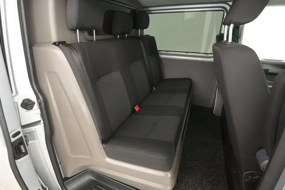 Volkswagen Transporter 2.0 TDI L2H1 150PK uit 2021, foto 4
