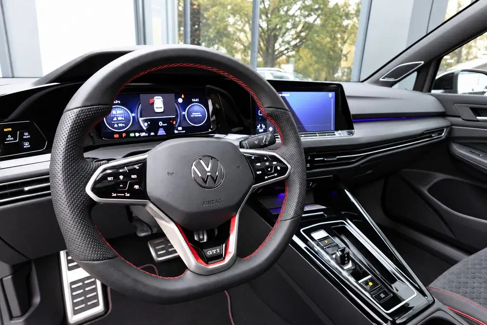 Volkswagen Golf 2.0 TSI GTI PANO HARMAN HUD VOL uit 2024, foto 3