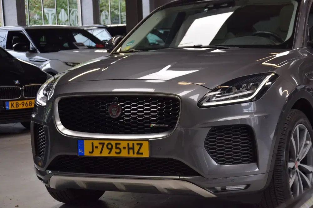 Jaguar E-Pace 2.0 D240 AWD R-Dynamic HSE Panoramadak uit 2019, foto 13