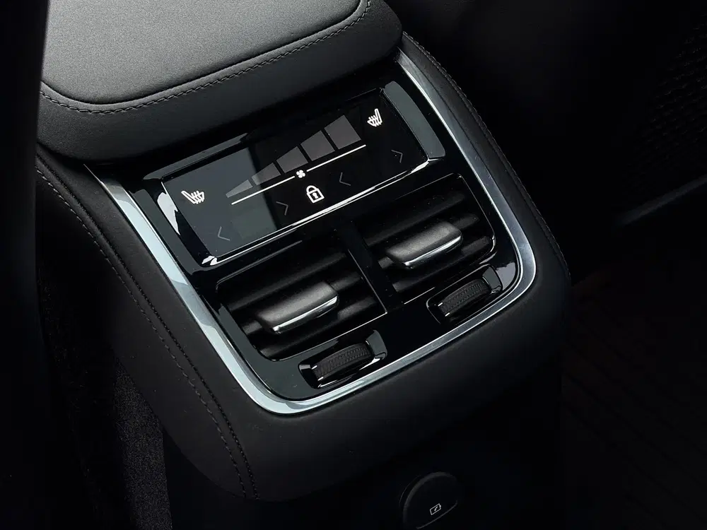 Volvo XC90 2.0 T8 Ultra Dark uit 2025, foto 13