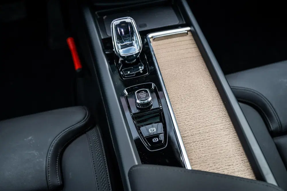 Volvo XC60 2.0 T6 Plug-in Hybrid AWD Ultra Dark uit 2026, foto 13