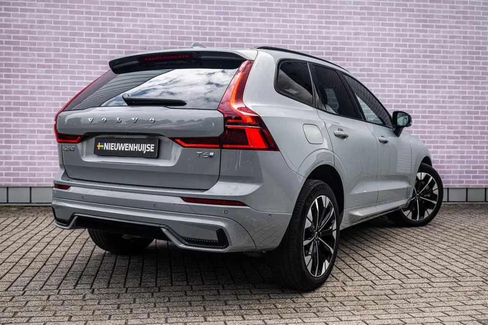 Volvo XC60 2.0 T6 Plug-in Hybrid AWD Ultra Dark uit 2026, foto 2