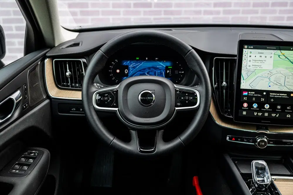 Volvo XC60 2.0 T6 Plug-in Hybrid AWD Ultra Dark uit 2026, foto 3