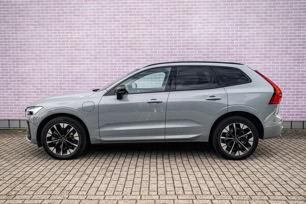 Volvo XC60 2.0 T6 Plug-in Hybrid AWD Ultra Dark uit 2026, foto 4