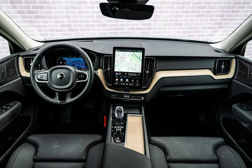 Volvo XC60 2.0 T6 Plug-in Hybrid AWD Ultra Dark uit 2026, foto 6