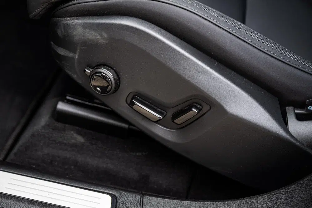 Volvo XC60 2.0 T6 Plug-in Hybrid AWD Ultra Dark uit 2026, foto 8