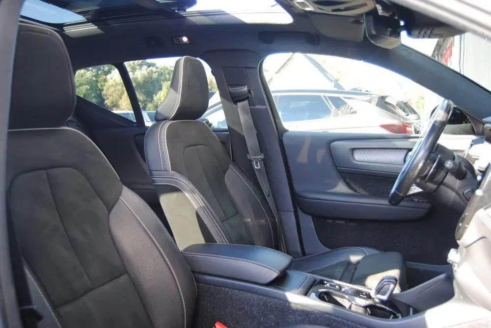 Volvo XC40 2.0 T4 AWD R-Design uit 2019, foto 10