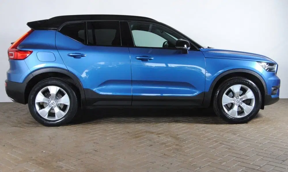 Volvo XC40 2.0 T4 AWD R-Design uit 2019, foto 2