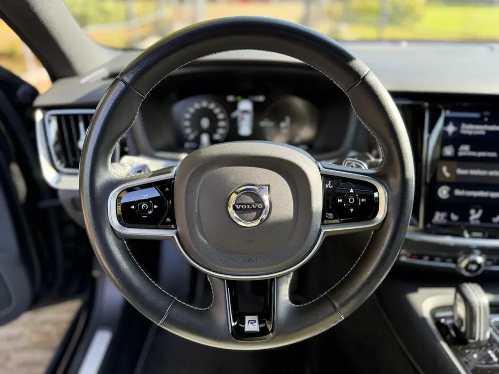 Volvo S60 2.0 T8 AWD Twin Engine R-Design uit 2020, foto 11