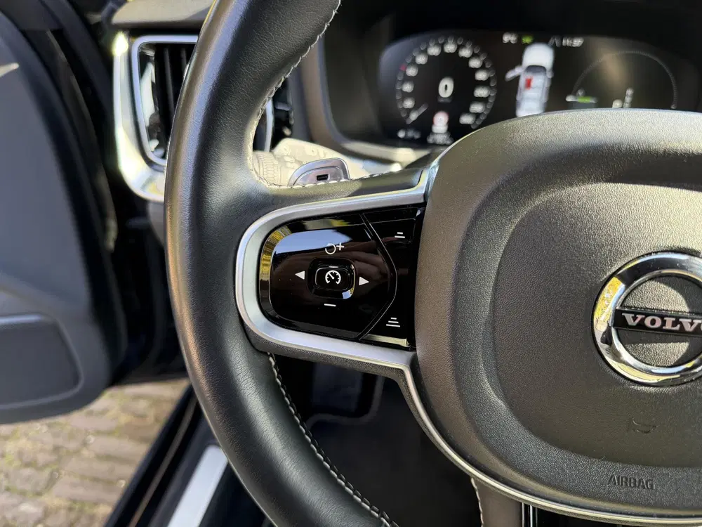 Volvo S60 2.0 T8 AWD Twin Engine R-Design uit 2020, foto 12