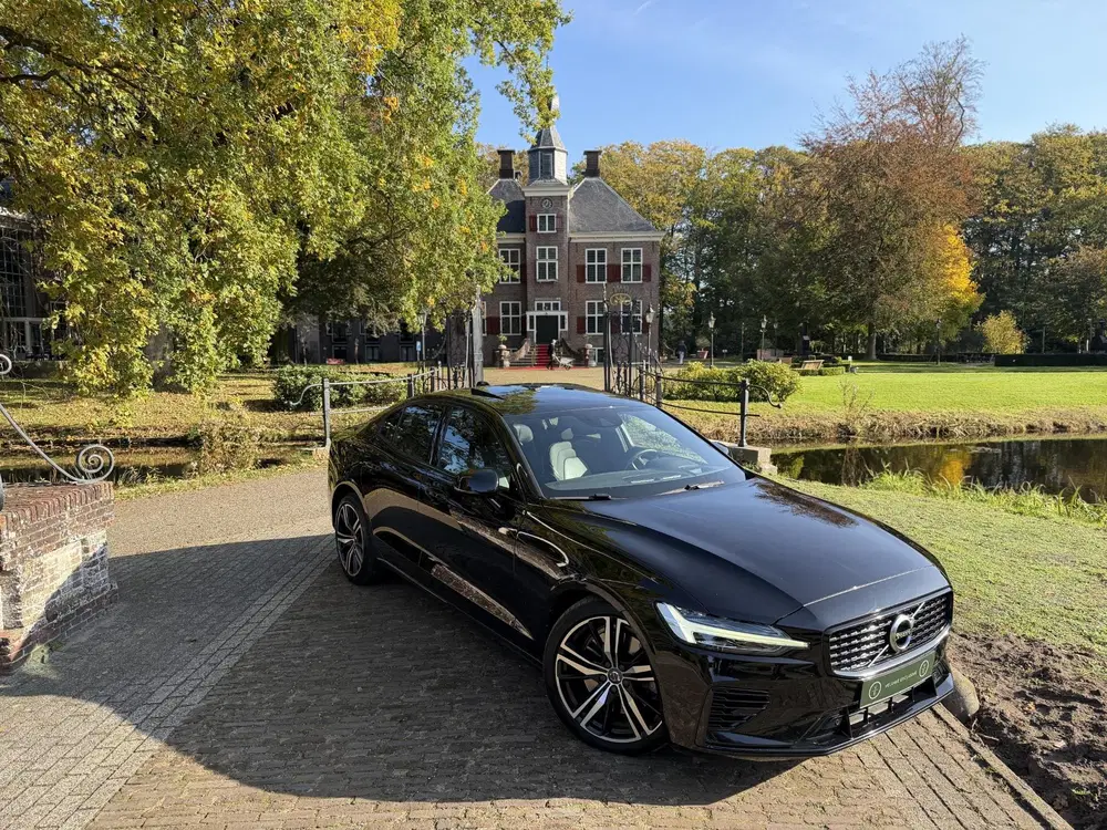 Volvo S60 2.0 T8 AWD Twin Engine R-Design uit 2020, foto 4