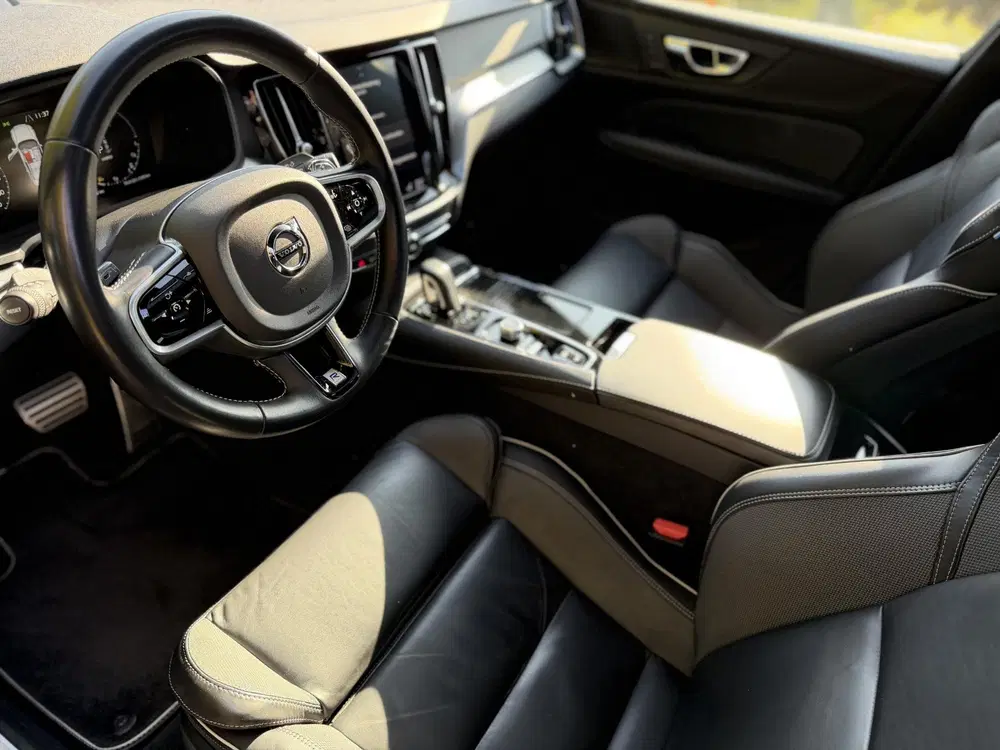 Volvo S60 2.0 T8 AWD Twin Engine R-Design uit 2020, foto 8