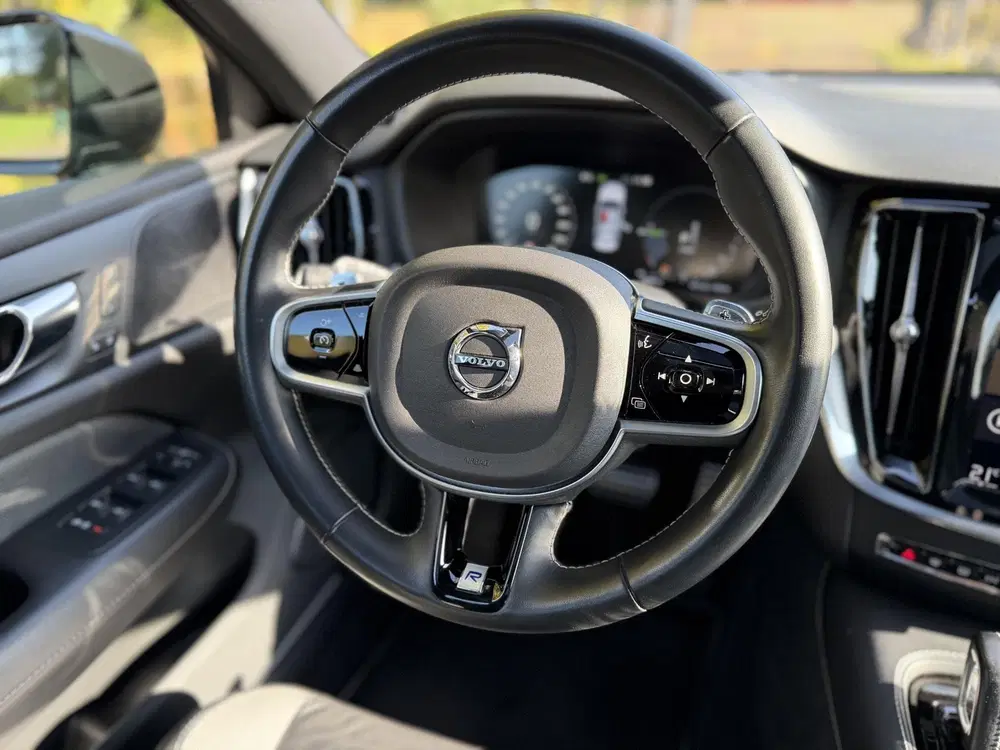 Volvo S60 2.0 T8 AWD Twin Engine R-Design uit 2020, foto 9