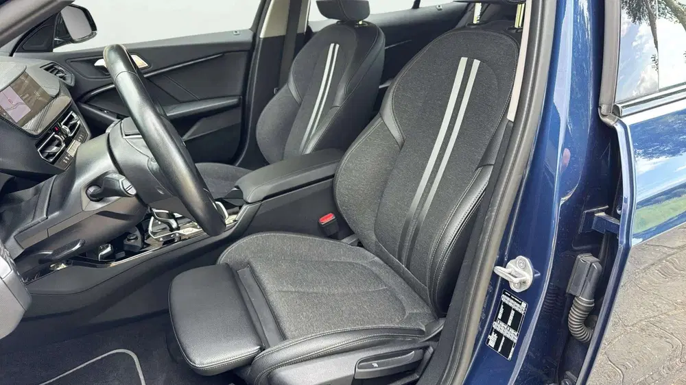 BMW 1-serie 118i Business Edition SPORT LINE HALF LEDE uit 2021, foto 12