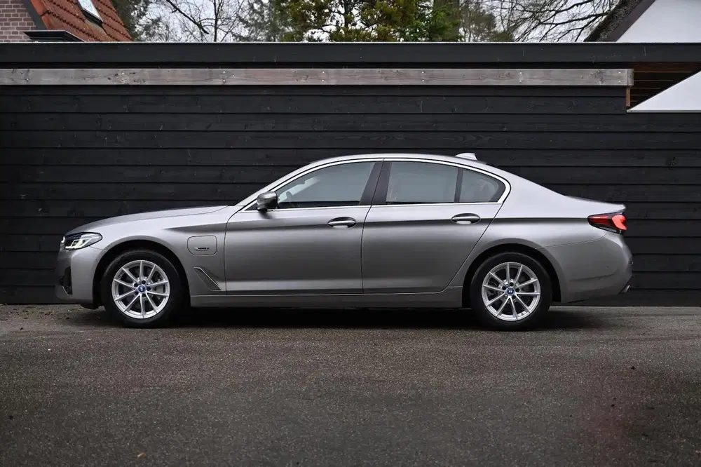 BMW 5-serie 530e Business Edition Plus NL Auto uit 2021, foto 2