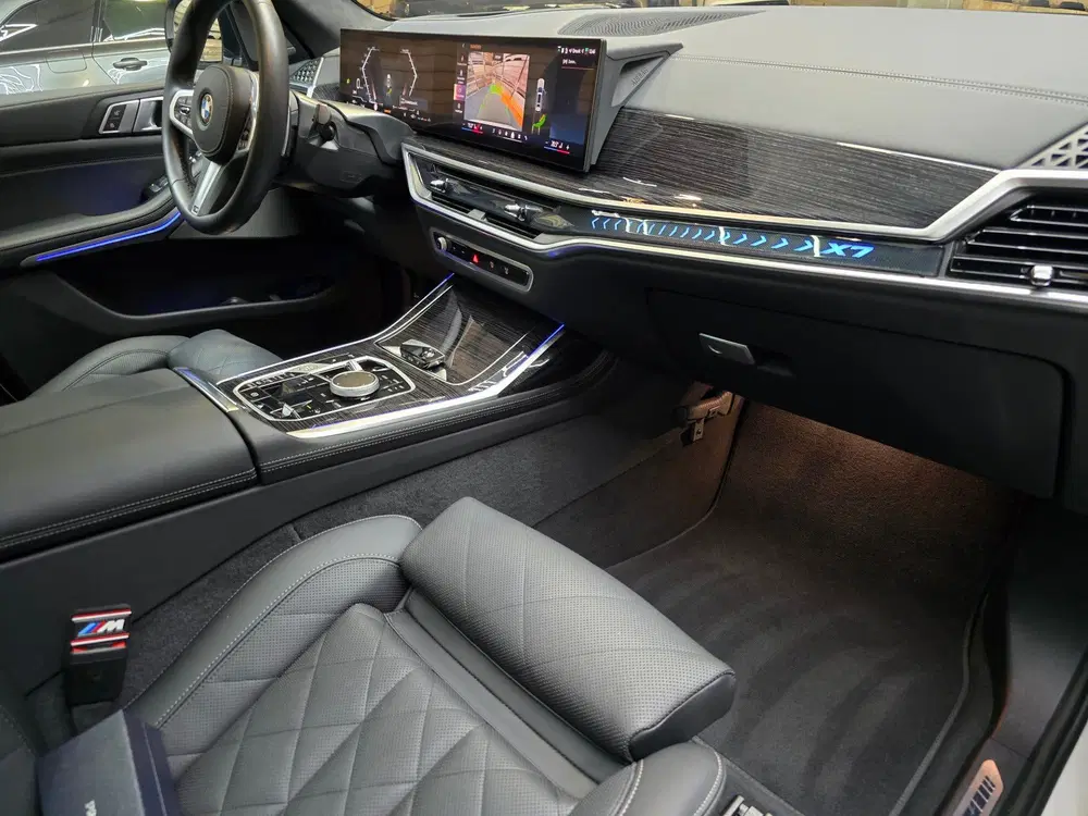 BMW X7 4.0 D M Sport Pano Softclose Ambiente Came uit 2025, foto 11