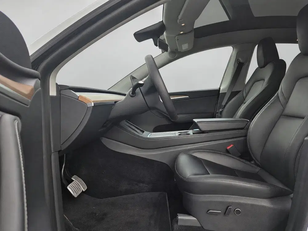 Tesla Model Y Performance AWD 75kWh uit 2022, foto 15