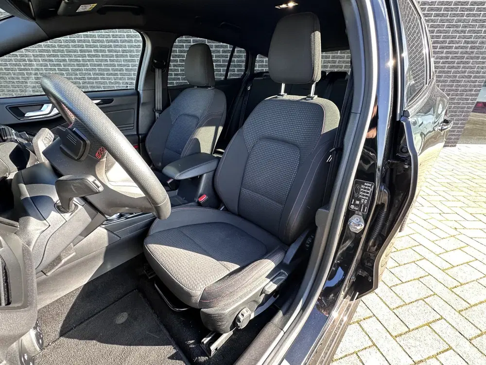 Ford Focus 1.5 EcoBoost ST Line X Business uit 2021, foto 2