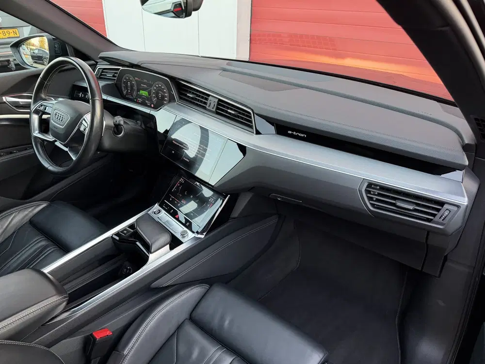 Audi e-tron 55 quattro S edition 95 kWh uit 2020, foto 12