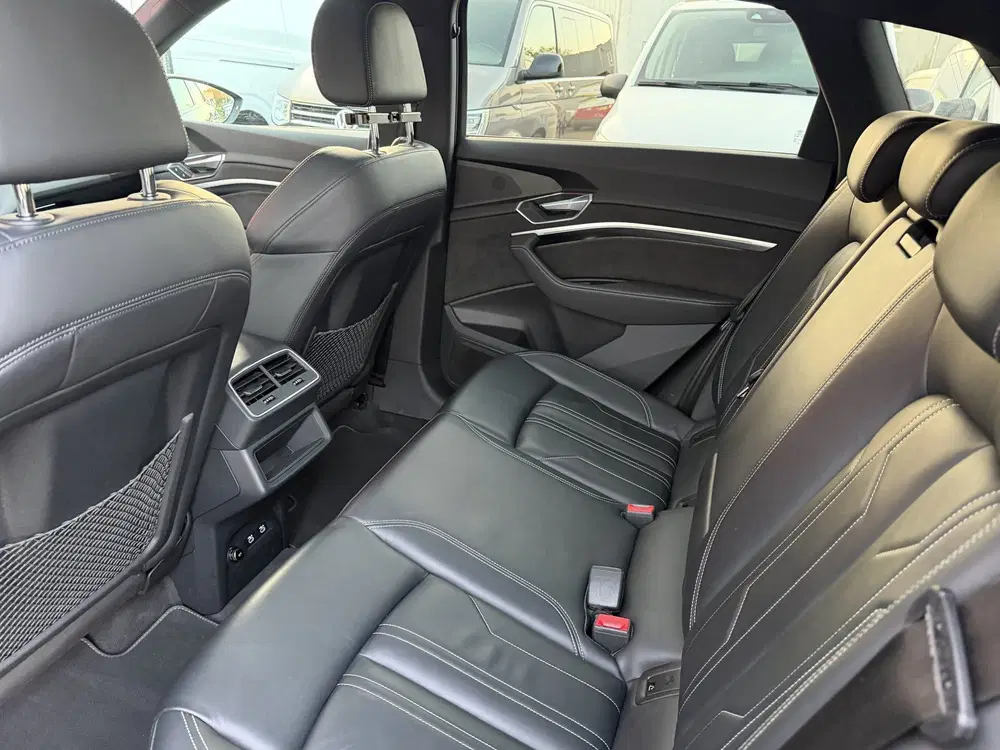 Audi e-tron 55 quattro S edition 95 kWh uit 2020, foto 13