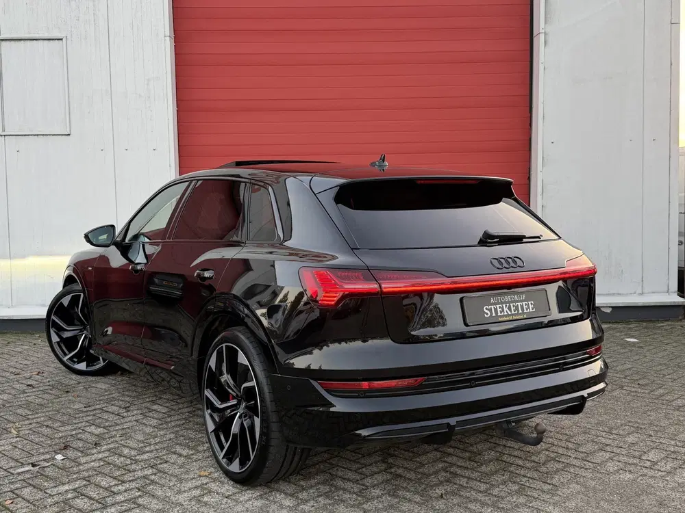Audi e-tron 55 quattro S edition 95 kWh uit 2020, foto 2