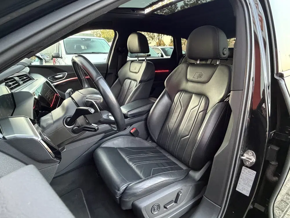 Audi e-tron 55 quattro S edition 95 kWh uit 2020, foto 3