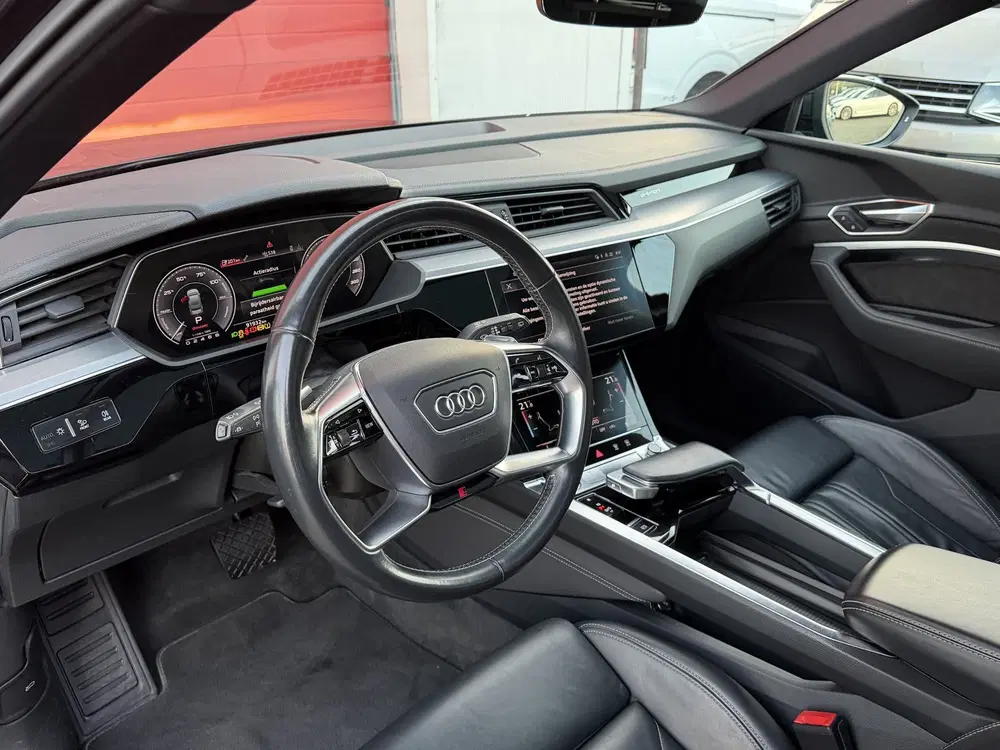 Audi e-tron 55 quattro S edition 95 kWh uit 2020, foto 4