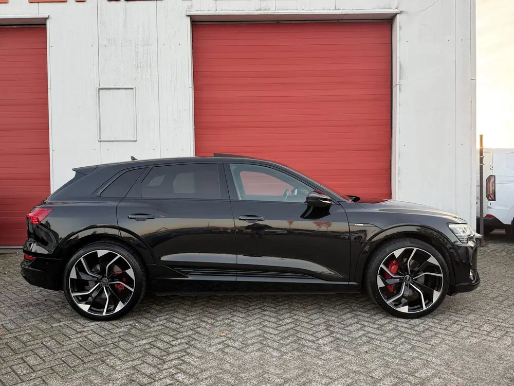 Audi e-tron 55 quattro S edition 95 kWh uit 2020, foto 6