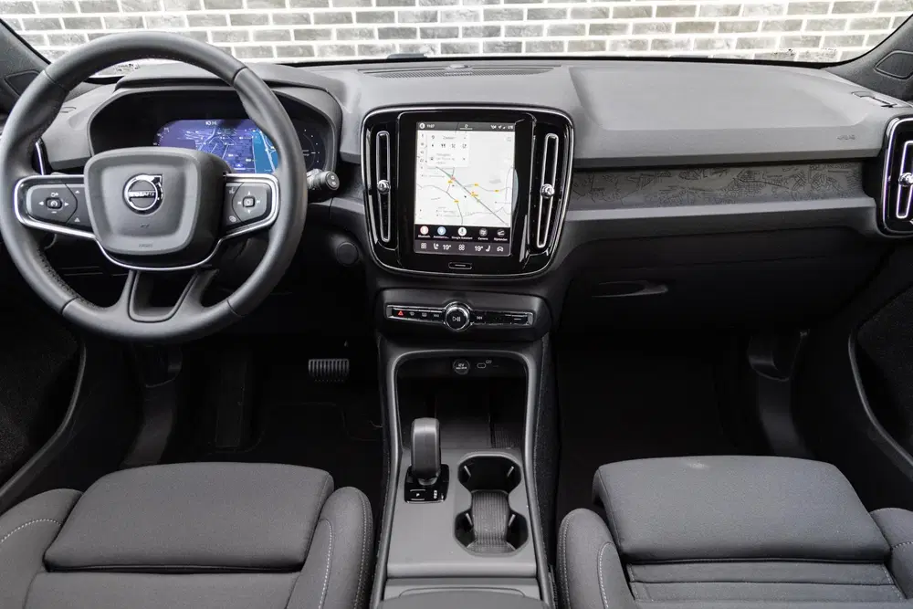 Volvo EX40 Single Motor Extended Range Plus Black Ed. uit 2026, foto 2