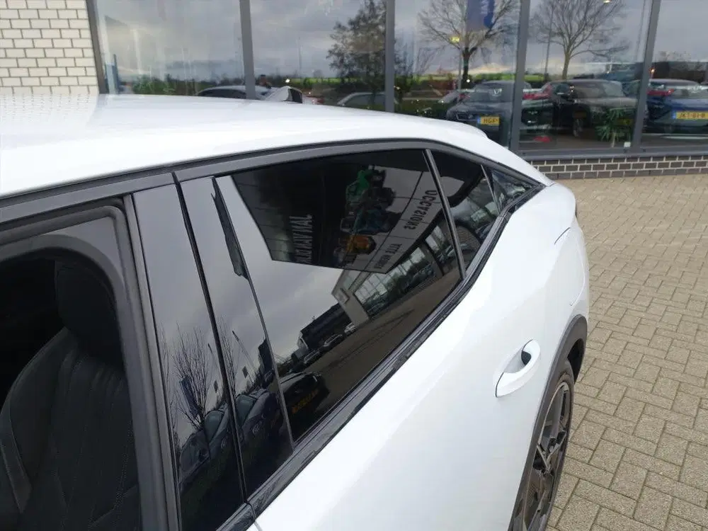 Peugeot 408 1.6 Plug-In Hybrid 180PK e-EAT8 GT uit 2024, foto 10