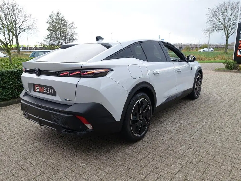 Peugeot 408 1.6 Plug-In Hybrid 180PK e-EAT8 GT uit 2024, foto 5