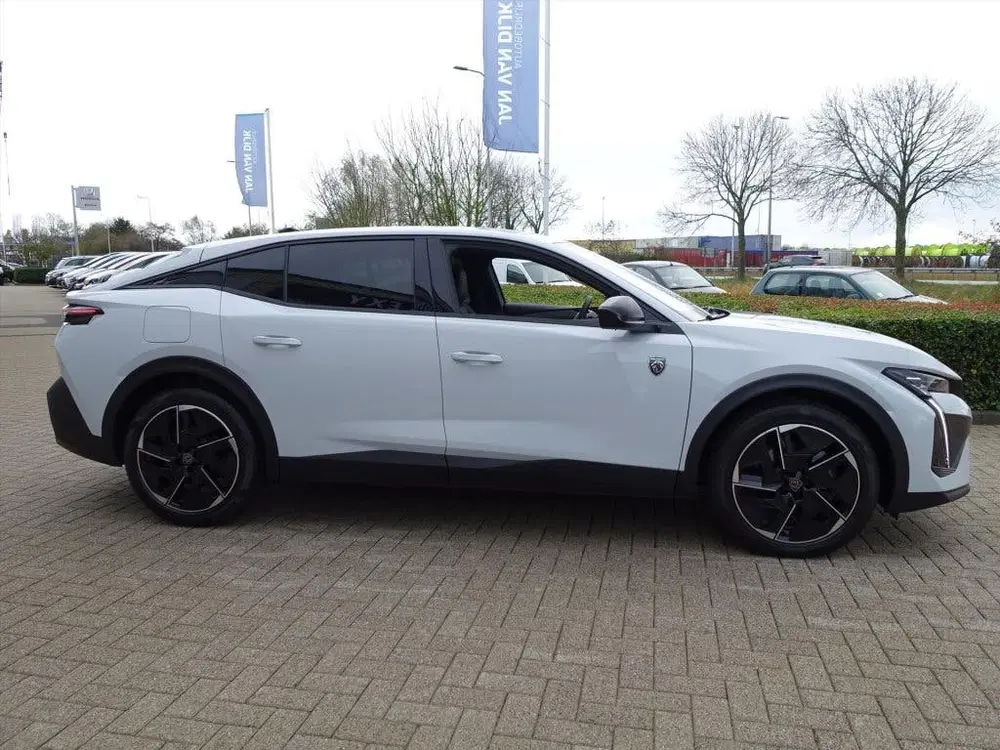 Peugeot 408 1.6 Plug-In Hybrid 180PK e-EAT8 GT uit 2024, foto 6