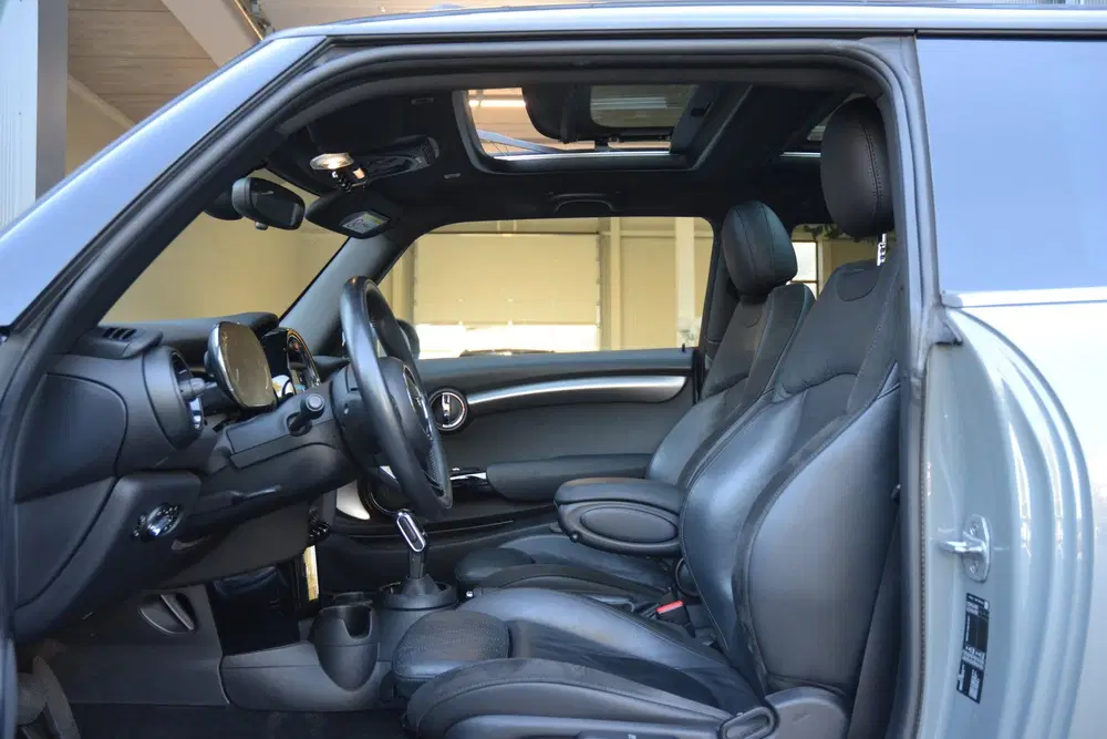Mini Cooper 1.5 Cooper Summer Red Edition NAP uit 2020, foto 11
