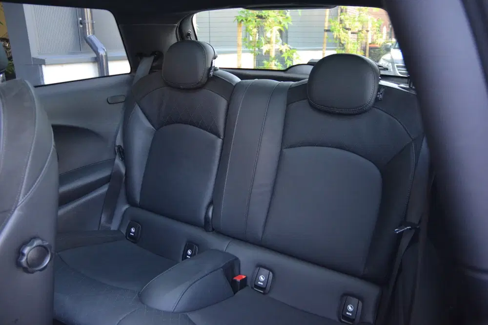 Mini Cooper 1.5 Cooper Summer Red Edition NAP uit 2020, foto 13