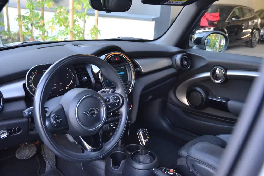 Mini Cooper 1.5 Cooper Summer Red Edition NAP uit 2020, foto 4