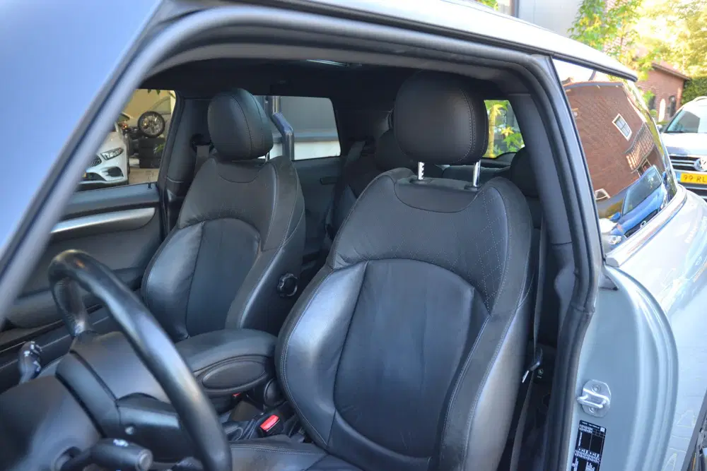 Mini Cooper 1.5 Cooper Summer Red Edition NAP uit 2020, foto 7