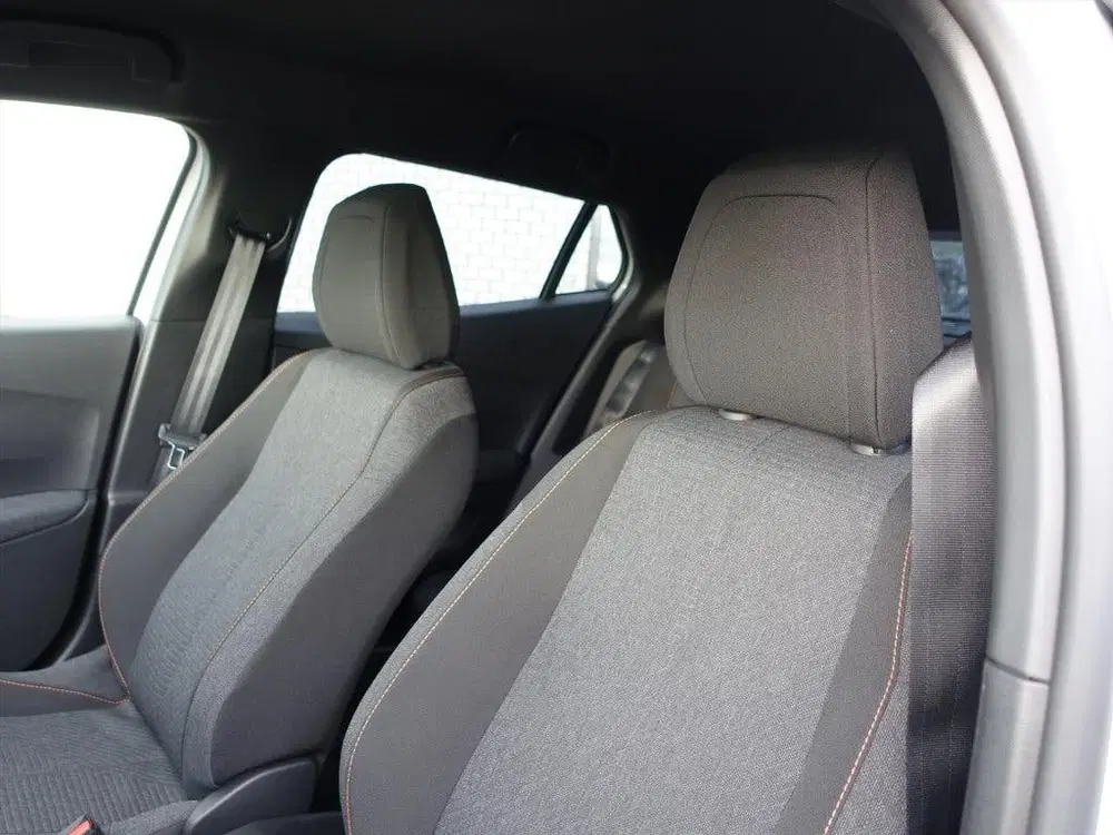 Peugeot 2008 1.2 Hybrid 145pk e-DCS6 Style uit 2025, foto 15