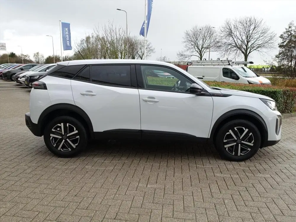 Peugeot 2008 1.2 Hybrid 145pk e-DCS6 Style uit 2025, foto 6