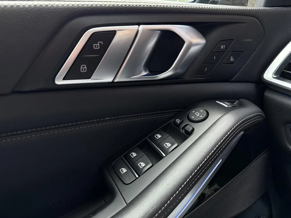 BMW X5 xDrive45e High Executive M-Sport M-SEATS uit 2023, foto 14
