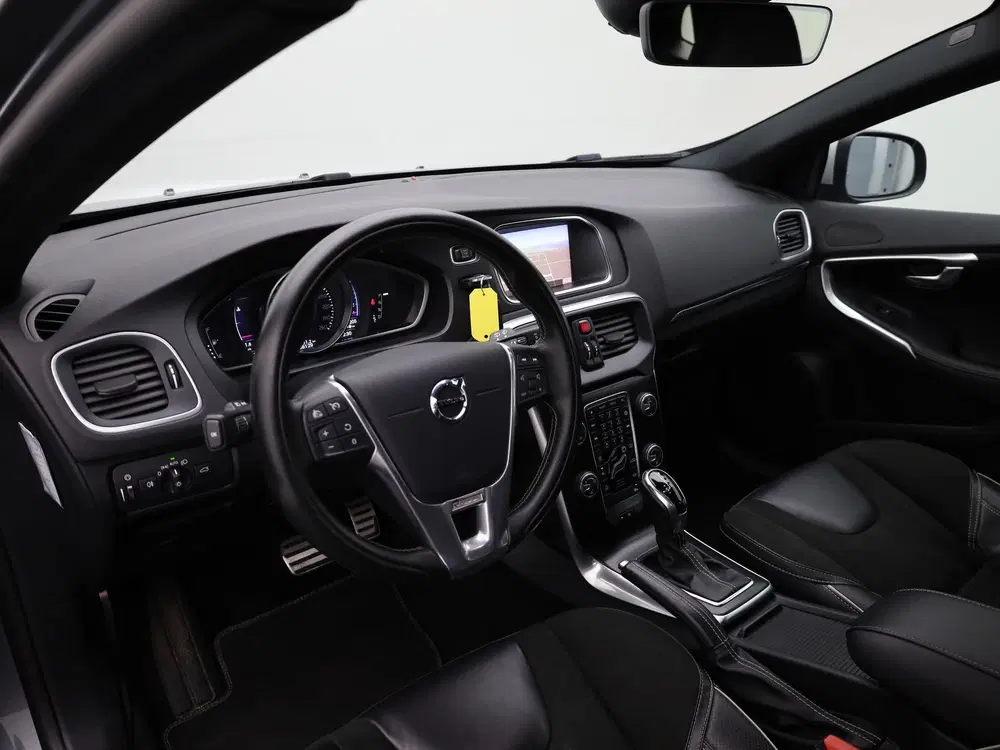Volvo V40 1.5 T3 R-Design uit 2019, foto 2