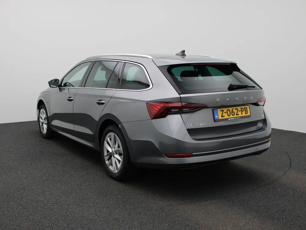 Skoda Octavia 1.4 TSI iV PHEV Business Edition uit 2024, foto 2
