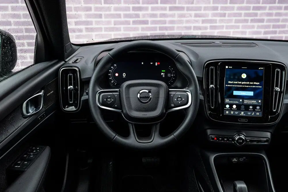 Volvo EX40 Single Motor Extended Range Plus Black Ed. uit 2026, foto 4