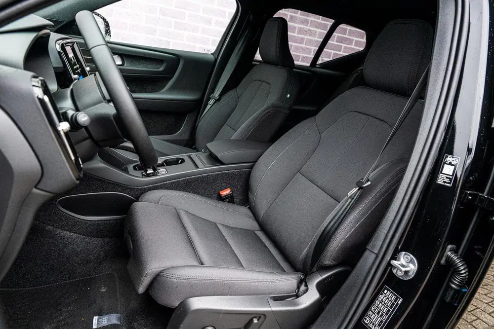Volvo EX40 Single Motor Extended Range Plus Black Ed. uit 2026, foto 7